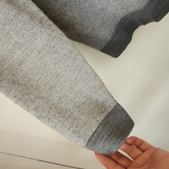 Calvin Klein neutral v neck long sleeve sweater, merino wool blend, Large - Picture 7 of 8